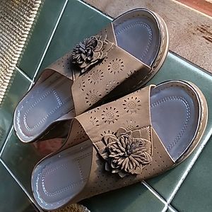 Slides for Women Size 8.5